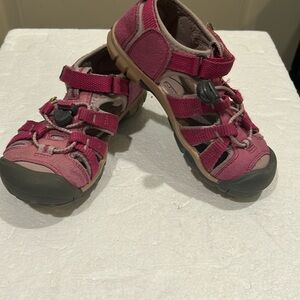 Keen Newport H2 WaterResistant washable Outdoor hiking sandal Shoe size 11 pink